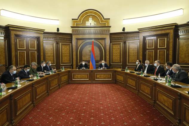 Ադրբեջանցիները քարերով խփում են հայկական մեքենաներին, ԱԱԽ-ն բնակարանաշինության հարց է քննարկում