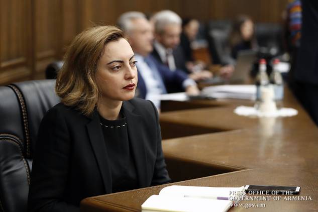 Լենա Նազարյանը կանանց ցուցակն է կազմում