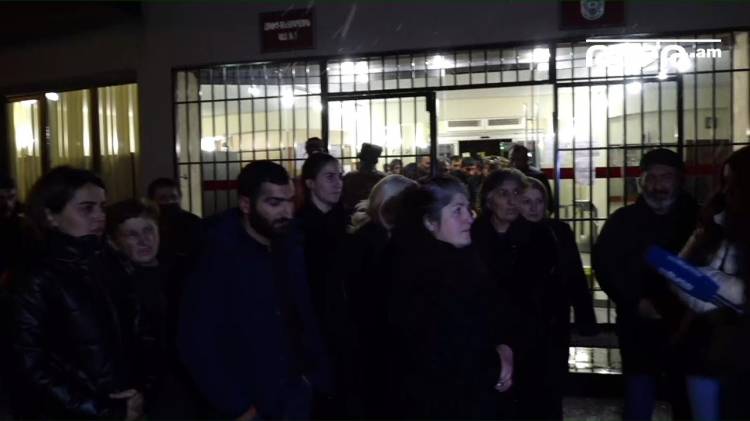 ՊՆ շենքը շրջափակված է