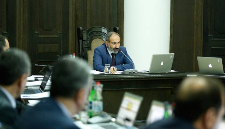 Անցյալով ապրող, ապագայի մեջ քիթը խոթող իշխանություն