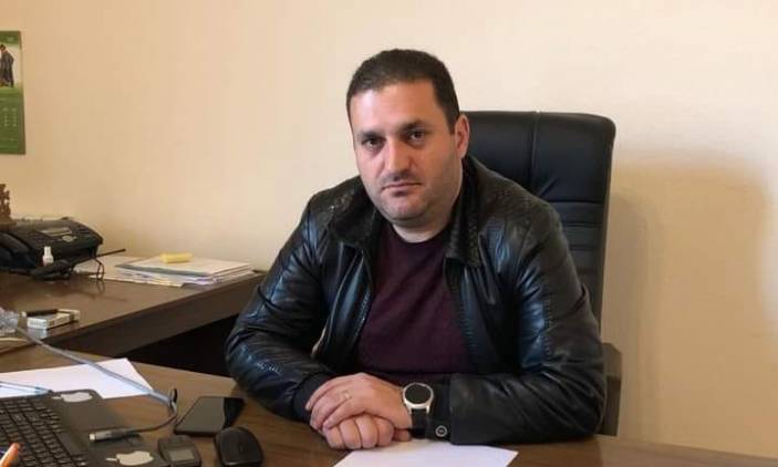 Գորիսի փոխքաղաքապետին գցել են գետնին, ոտքերով հարվածել ու նկարահանել