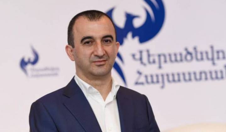Ինքն իր կնոջը չի կարողանում պառկացնել, ինձ պիտի պառկացնի՞