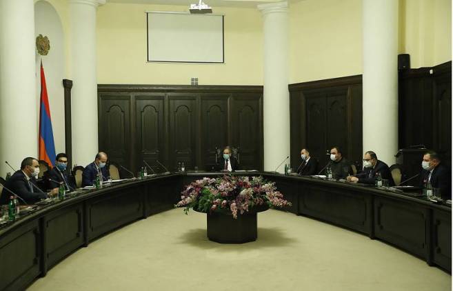 Մի կողմից վախեցած մարդկանց ցուցմունքներ, քննիչի չփարատված կասկածներ, մյուս կողմից՝ հրազենային հաշվեհարդար
