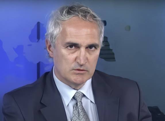 Երբ տղամարդն ու կինը որոշում են ամուսնանալ, կինը դառնում է հարսնացու, տղամարդը՝ փեսացու, և դա կարող է տևել ամիսներ
