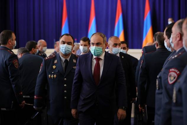 Փաշինյանը հարյուրավոր ոստիկանների ուղեկցությամբ գնում է Իջեւան