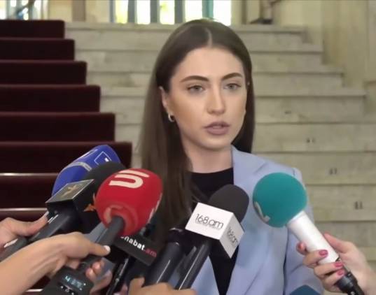 Այդ մարդը կապիտուլյացիա է ստորագրել, հետևաբար կապիտուլյանտ է․ Աննա Մկրտչյանը՝ ԱԺ նիստերի դահլիճից դուրս հրավիրվելուց հետո 