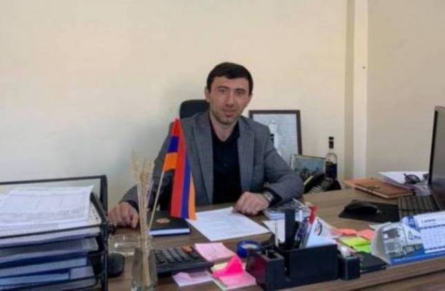 Թալինում քաղաքապետի ԺՊ Տավրոս Սափեյանին դեմ են, ժողովուրդը փակել է քաղաքապետարանի մուտքը