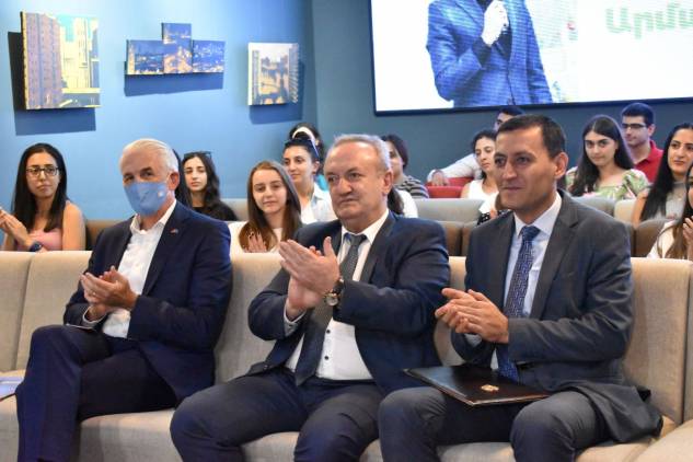 «Հրապարակ». ԿԳՄՍ նախարարը դրես-կոդ է մտցրել