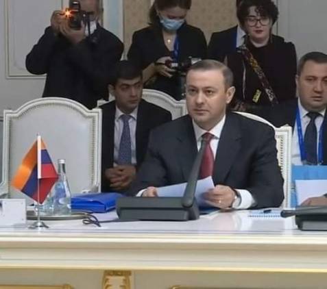Ինչո՞ւ են ՀԱՊԿ նիստում ՀՀ դրոշը թարս տեղադրել Արմեն Գրիգորյանի առջև