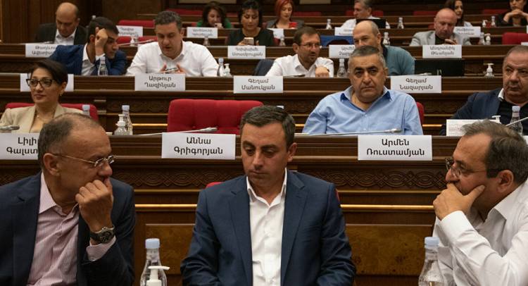 «Հրապարակ».  Ինչպես են տնօրինելու պարգեւավճարները