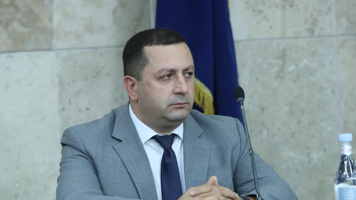 Ինքը հրաման է ստորագրել, ինքն էլ չեղարկել է իր հրամանը