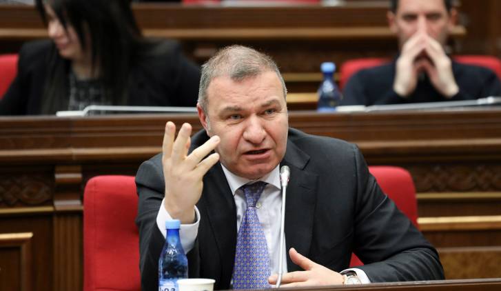 Փողոցում միջոցառումներ անողներն ընտրություններով եկան պառլամենտի դահլիճ, որտեղ դարձան ավելի հեշտ կառավարելի