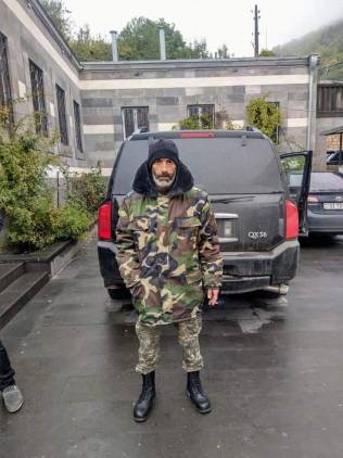 Ադրբեջանցու գլուխը կտրած տղան մարտի դաշտից փախնողների անուններ է տալիս