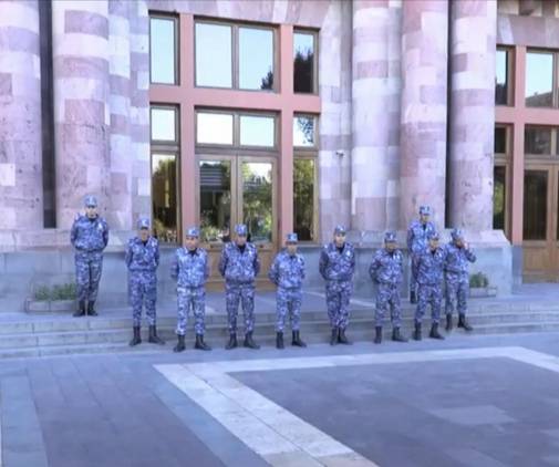 Ոստիկանությունը պատ է կազմել կառավարության մոտ, գերիների ծնողները պատրաստվում են ակցիա իրականացնել