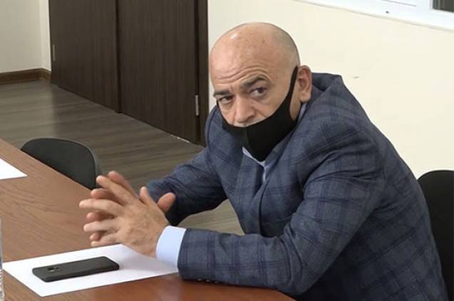 Դատավորի բառապաշարից` «վայ, ձեր տիրոջ մերը», «ծընգլ արիք»