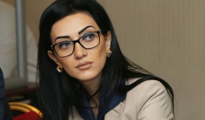Նայեք տողատակերը․ Արփինե Հովհաննիսյան