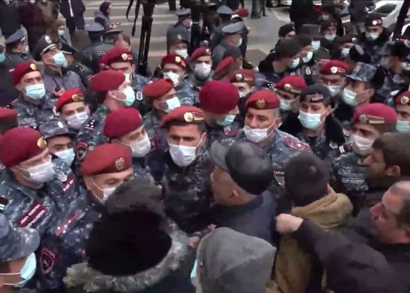 Նիկոլ, թաղեմ քեզ, Նիկոլ, այ դավաճան, այ հողատու
