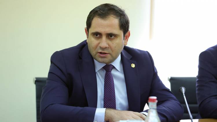 Սուրեն Պապիկյանը բունկերում շտապ ժողով է հրավիրել