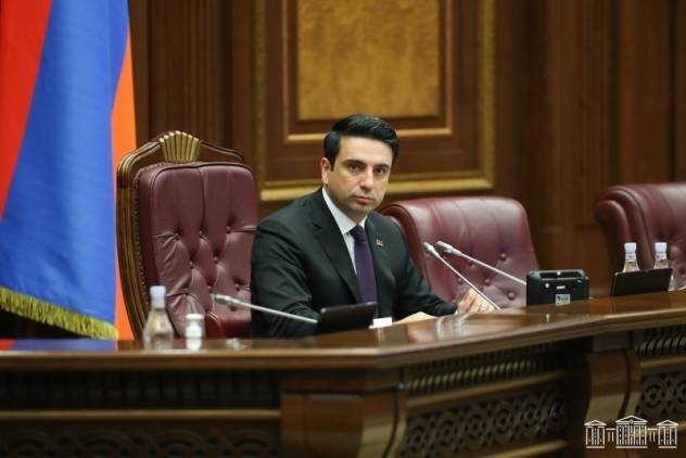 «Հրապարակ». ԱԺ նախագահը մնում է ուշադիր լինի դահլիճում նստողների նկատմամբ