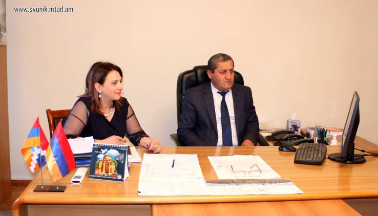 «Հրապարակ». Սյունիքի մարզպետի «տեղապահը» հրահանգել է դպրոցի տնօրեններին