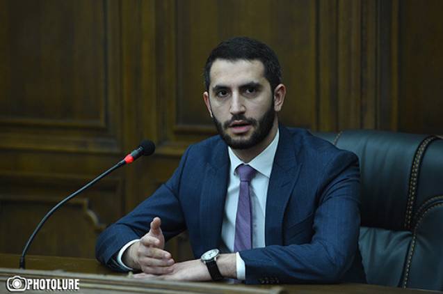 Եթե բանագնաց նշանակվեր անգամ Շառլ դը Գոլը կամ Շտիրլիցը, միեւնույն է՝ բան չէր փոխվելու