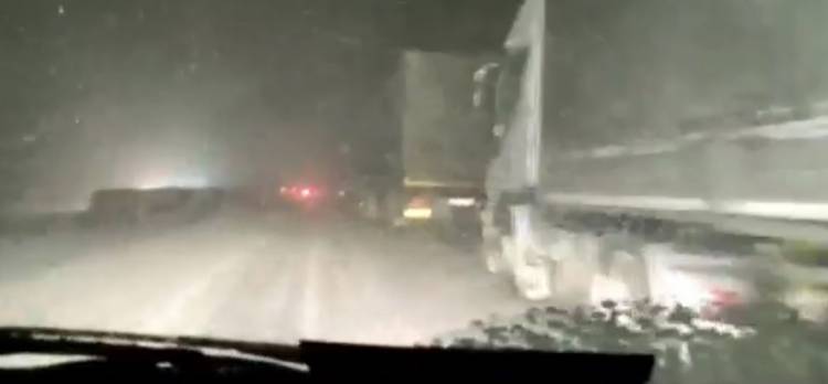 Երևան-Սևան մայրուղում ձնաբուք է. մեծ թվով բեռնատարներ են կուտակվել (տեսանյութ)