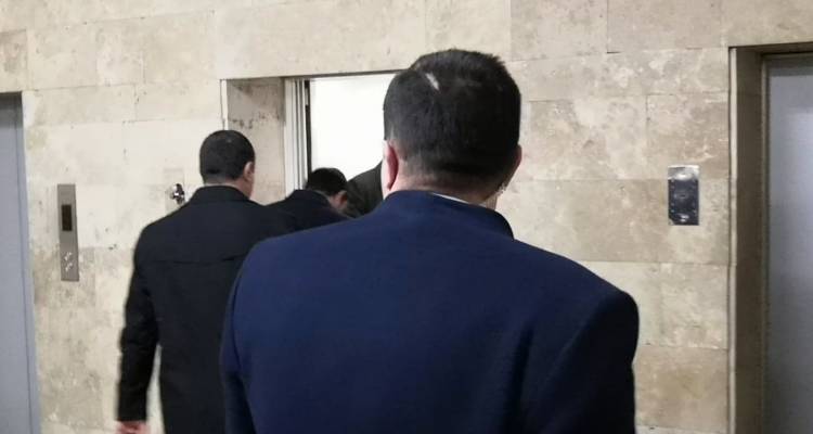 Ինչպես Պապիկյանին վերելակով «փախցրին». ի՞նչ էր տեղի ունեցել դրանից առաջ