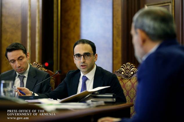 «Հրապարակ». Ավինյանին ստվերային քաղաքապետ նշանակելու գործընթացը հարթ չի անցել