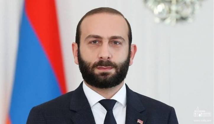 «Հրապարակ». Արարատ Միրզոյանը գրեթե չի շփվում աշխատակազմի եւ դեսպանների հետ