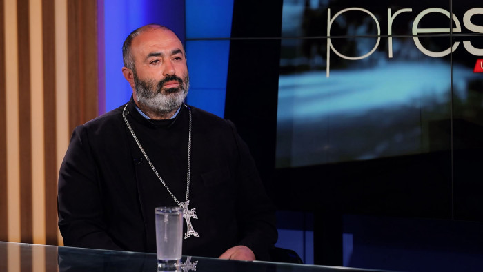 «Հրապարակ»․ Կարգալույծ հոգեւորականներին թաղման չեն կանչում, պսակադրություններ չեն վստահում