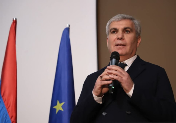 Կացին ախպեր