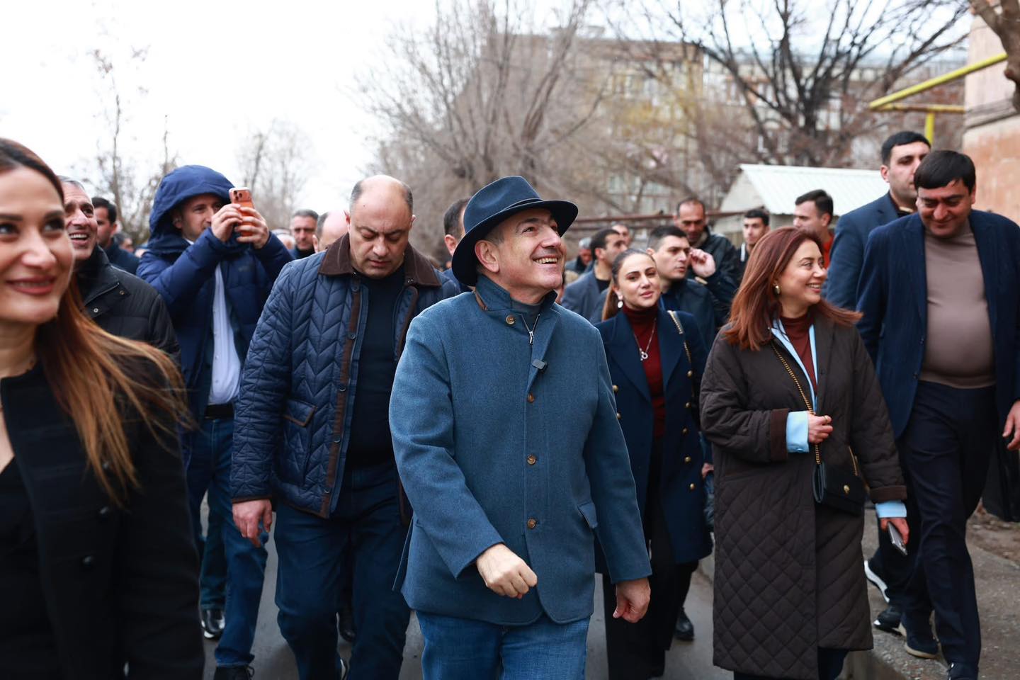 «Իսկ մենք զզվում ենք քո դեմքին նայելուց, hեռացիր». «Ժողովուրդ չկա, միայն ռեսուրսն է քո կողքին». քոմենթներ