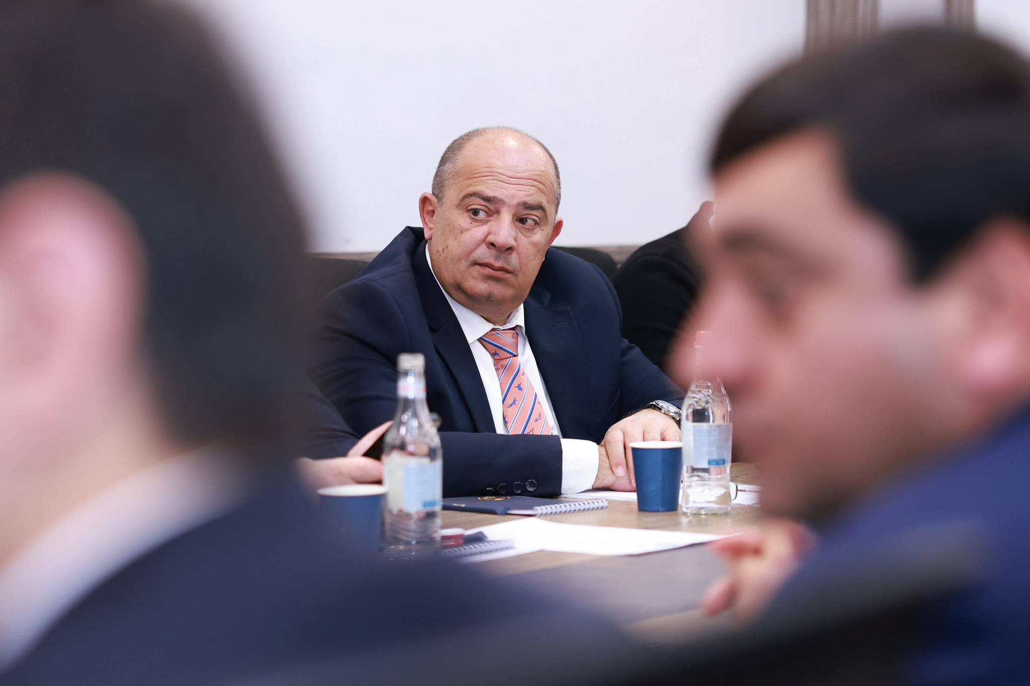 «Հրապարակ». Ղալումյանն իր քեռու աղջկան նշանակել է դպրոցի համակարգող