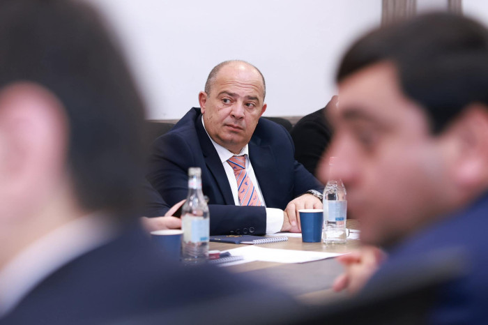 «Հրապարակ». Ղալումյանն իր քեռու աղջկան նշանակել է դպրոցի համակարգող