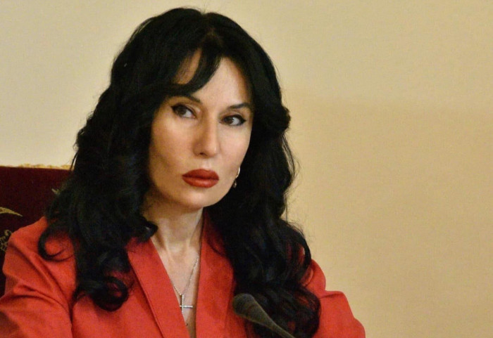 Փորձում է զսպել իր էմոցիաները, բայց կարմիր կովը երբեք կաշին չի փոխում