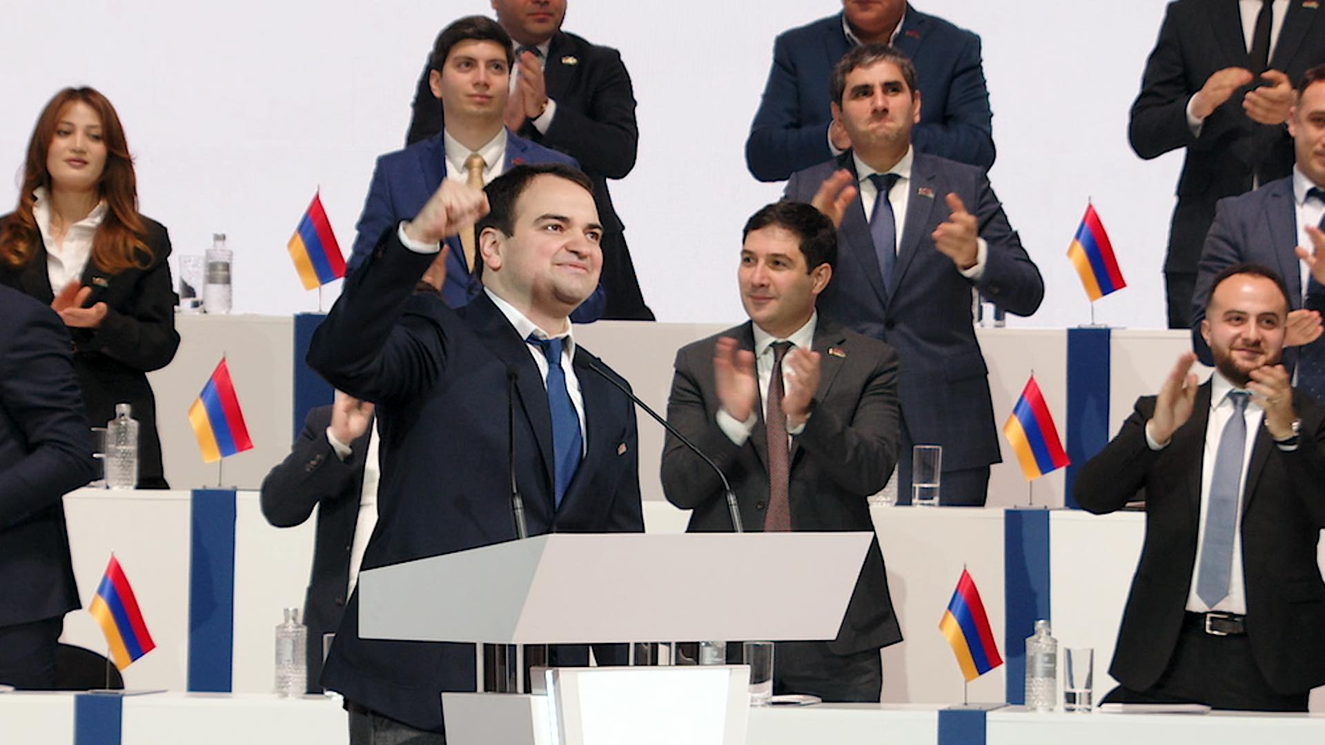 Ամենալավ «սոցիոլոգիան» համեմատությունն է՝ Փաշինյանի այցի եւ «Ուժեղ Հայաստանի» միջոցառման միջեւ