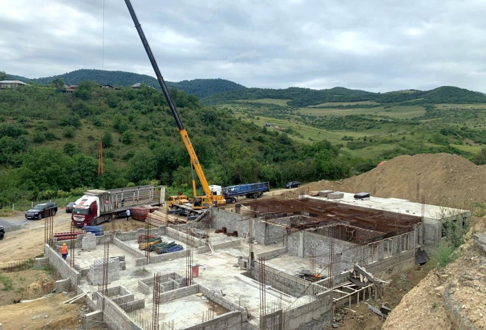 «Հրապարակ». Սահմանամերձ Դովեղ մտնող միակ ճանապարհը՝ կիսափլված, դպրոցը՝ կիսատ