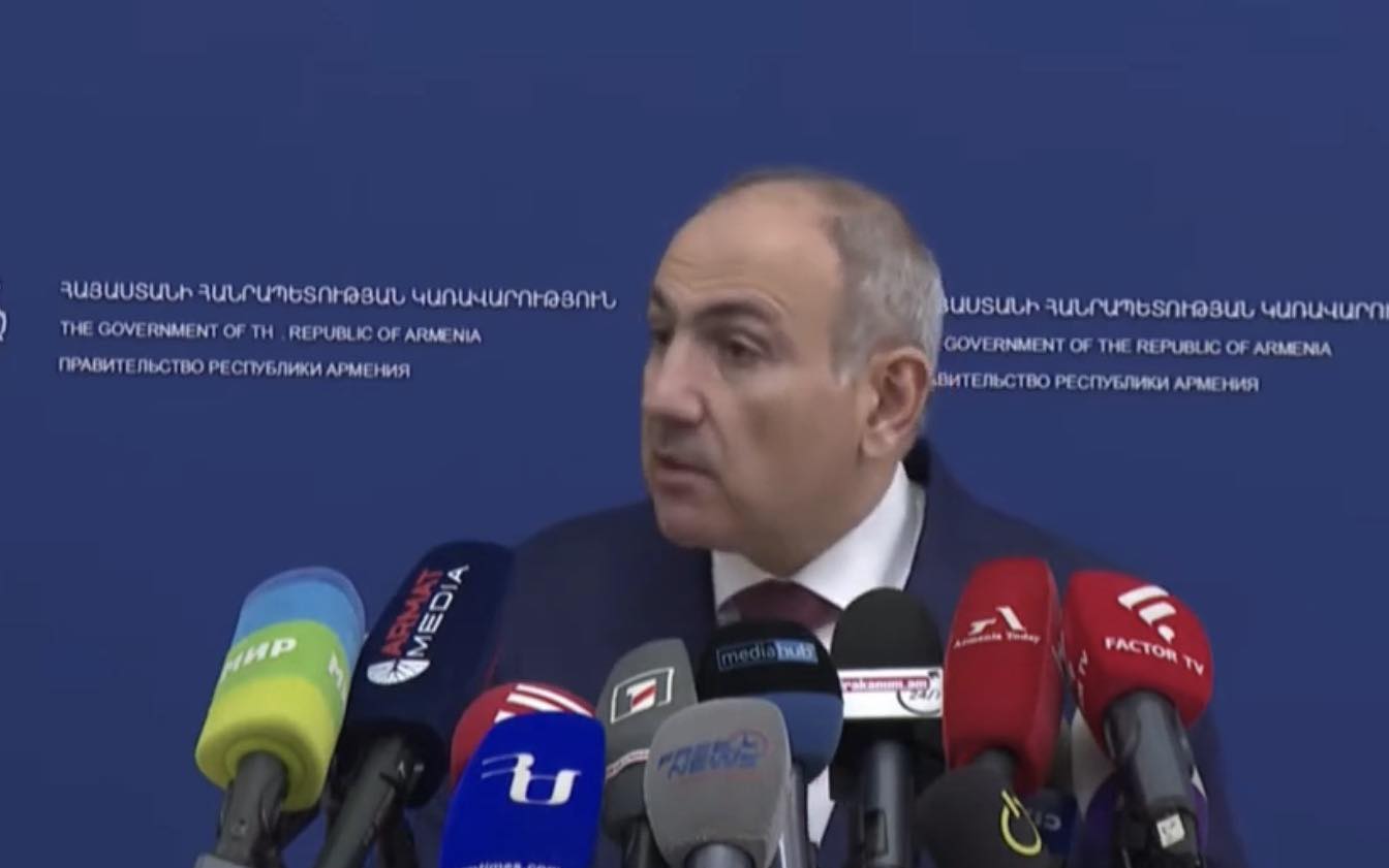 Да, в новой Конституции не должно быть ссылки на Декларацию о независимости