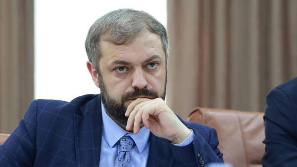«Հրապարակ»․ Պապոյան, «մայրիկ ոչխարը» ո՞րն է, խոյն էլ «հայրի՞կ ոչխարն է»