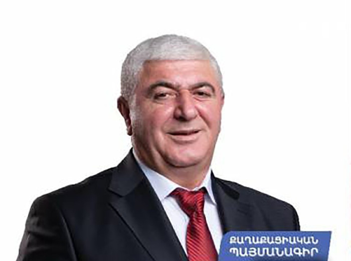 «Հրապարակ»․ ՔՊ-ն Չարենցավանում բարեգործություն է անում` տարածք նորոգում