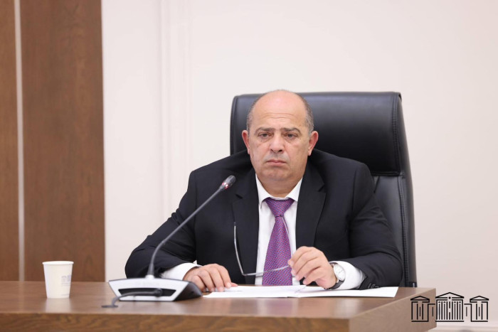 Մեծ գործազրկություն և բազում թափուր հաստիքներ