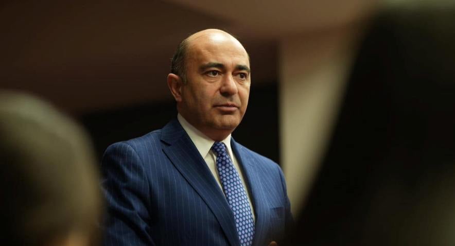 «Հրապարակ»․ Նախընտրական աժիոտաժը չի շրջանցել նաեւ «Լուսավոր Հայաստանը»