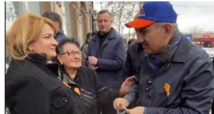 «Աղջկաս մայրանալու մոմենտով եմ խնդրում». կինը՝ Փաշինյանին