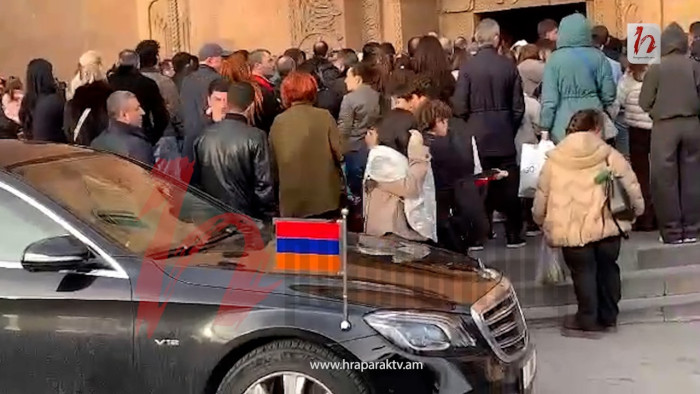 Երկար ավտոշարասյուն ու մոտ 100 աշխատակից անվտանգության համար. Փաշինյանի այցը Սուրբ Սարգիս