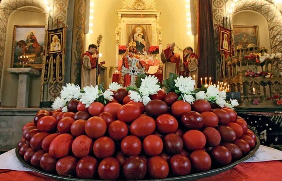 Երբ կայսրը ասաց՝ «եթե ճիշտ է, ձուն թող կարմրի». կարմիր ձվի հրաշքը