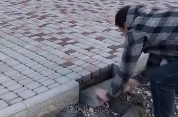 Թքել-կպցրել են. տեսեք՝ ոնց է քանդվում