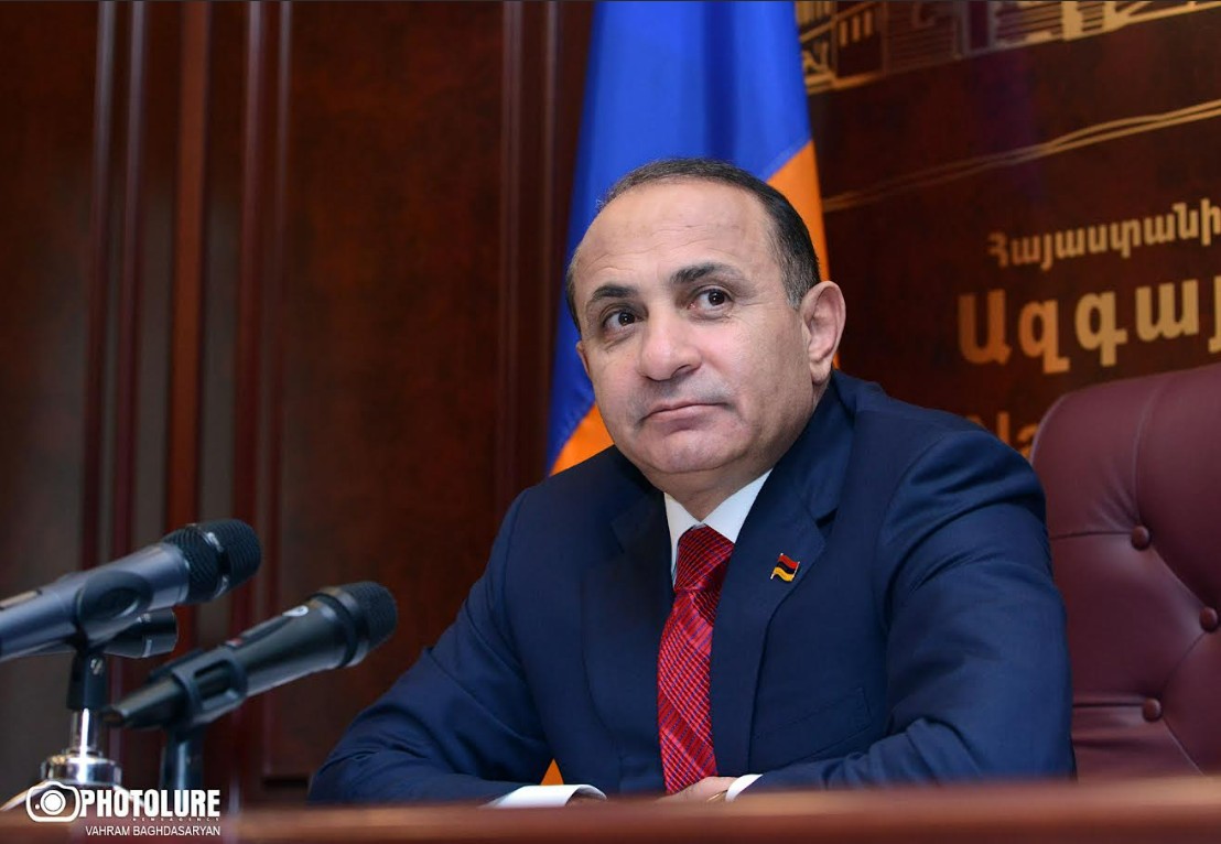«Հրապարակ»․ Հովիկ Աբրահամյանին չեն ուզում ՀՀ-ից դուրս թողնել