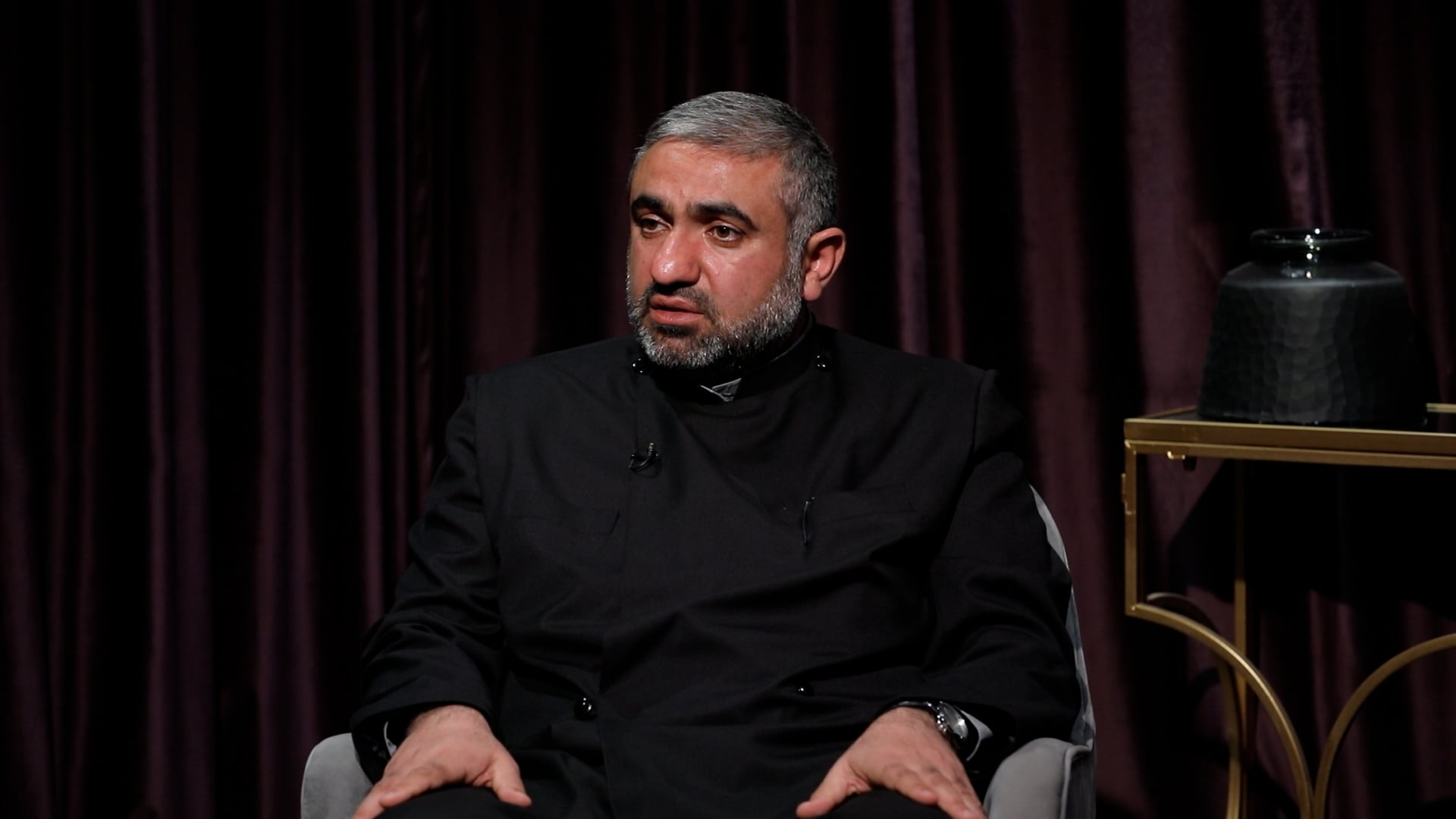 «Հրապարակ». Ինչքան կեղծ թեզ կար, շրջանառվեց, հիմա խաղաքարտերն են բացում․ Տեր Փառեն