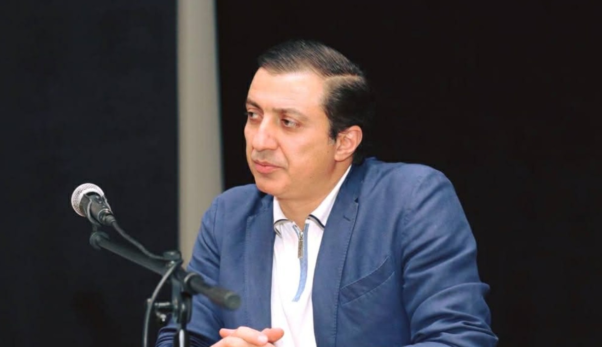 «Հրապարակ»․ Միհրան Պողոսյանն Արցախի դրոշն իր տուն է տարել