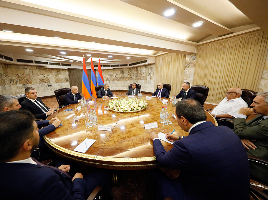 «Հրապարակ»․ Փաշինյանն արտախորհրդա­րանականներին «իգնոր» է արել